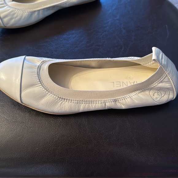 CHANEL. Ballet Flats - Very Demure 🥿
Made in Italy 🇮🇹 - Picture 4 of 6